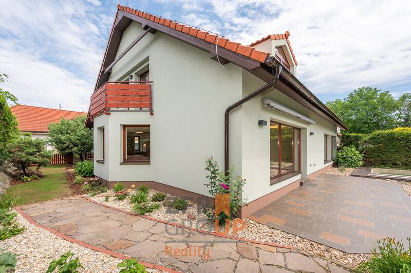 Prodej rodinného domu se zahradou a bazénem o rozloze 605 m2, Česká, Brno - venkov