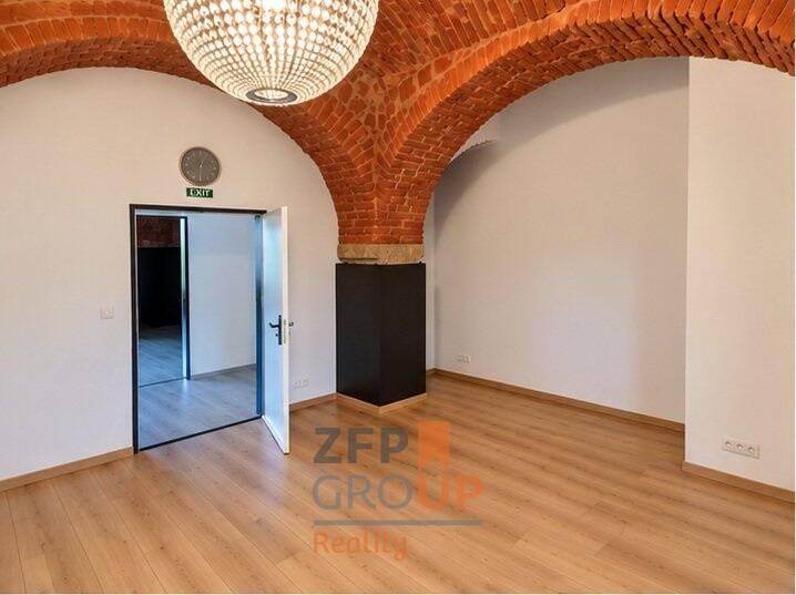 Pronájem kanceláře o rozloze 22 m² ( zkolaudováno na - provozování masáží ), ulice K Radotínu , Praha - Zbraslav