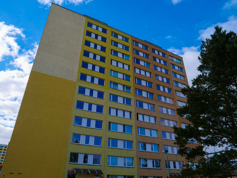 Prodej bytu 3+kk o rozloze 72 m2 s balkonem, sklepem, ulice Růženínská, Praha 4 - Kamýk