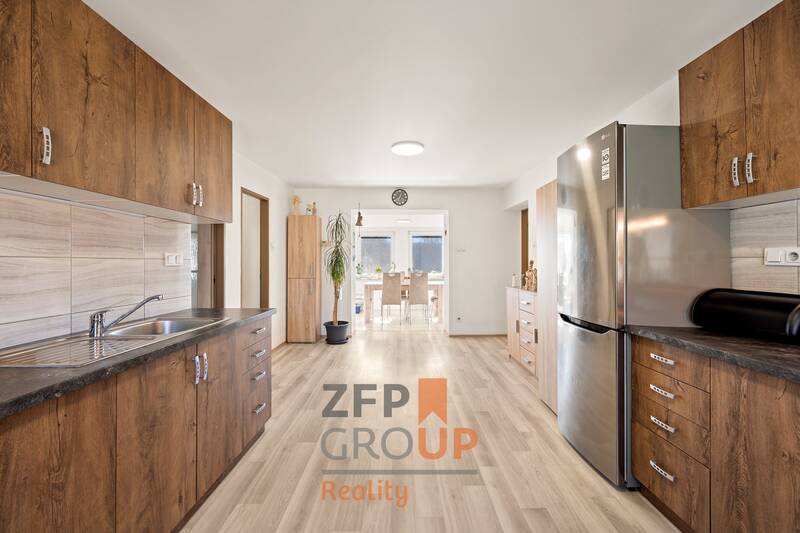 Prodej RD se dvěmi bytovými jednotkami po rekonstrukci, Rostěnice