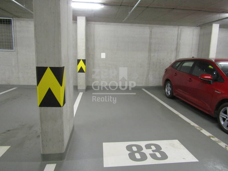Pronájem garážového stání o rozloze 30 m2, ulice Soukalova, Praha 12 - Modřany 