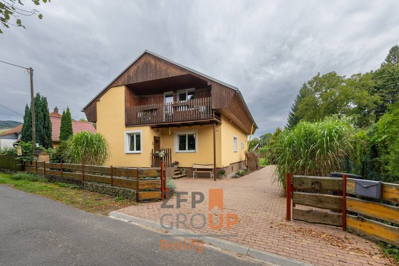 Prodej rodinného domu 4+1 se zahradou, bazénem a dvojgaráží o rozloze 168 m2, Raškovice
