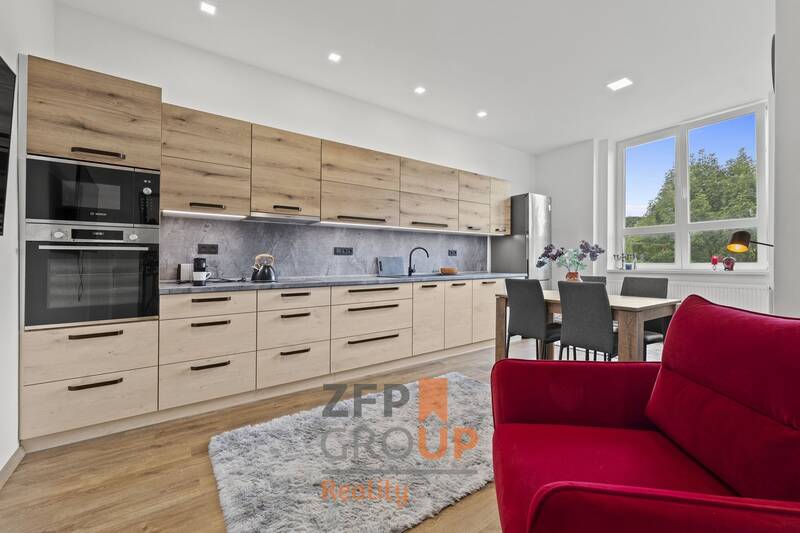 Investiční dům 1 200 m² s výnosem, ordinací a bytem 3+kk – Náchod