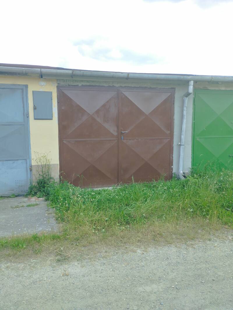 Prodej řadové garáže o výměře 19 m2, ulice Trnec, Tišnov