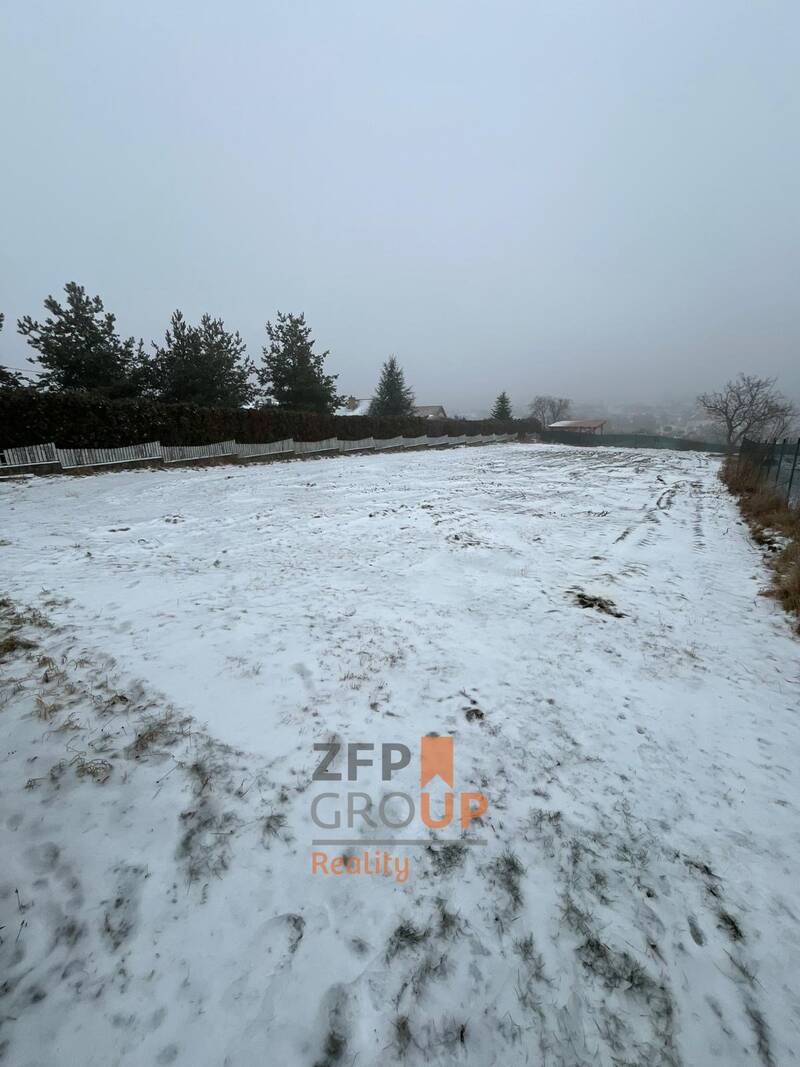 Prodej komerčního pozemku o rozloze 2 300 m², Tvořihráz