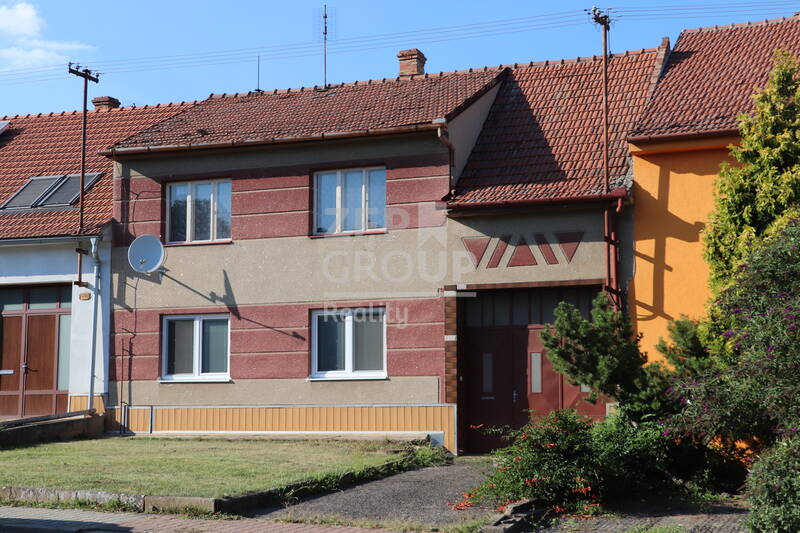 Prodej řadového RD o dispozici 4+1 s užitnou plochou 308 m2 s pozemkem 965 m2, obec Kašnice, okres Břeclav