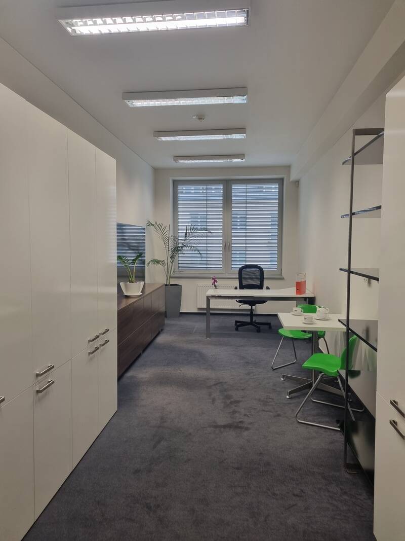 Pronájem reprezentativní kanceláře o rozloze 24,1 m2, ulice Hrušovská, Ostrava - Moravská Ostrava