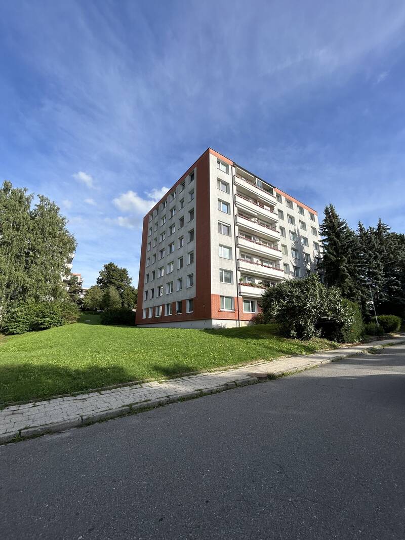 Prodej prostorného zrekonstruovaného bytu 4+1 o rozloze 86 m2 se sklepem, ulice U Trojáku, Zlín