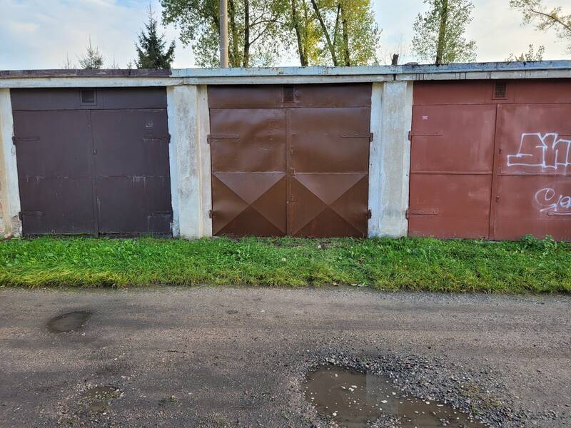 Prodej garáže vč. parcely o rozloze 18 m2, Nové Jesenčany, Pardubice