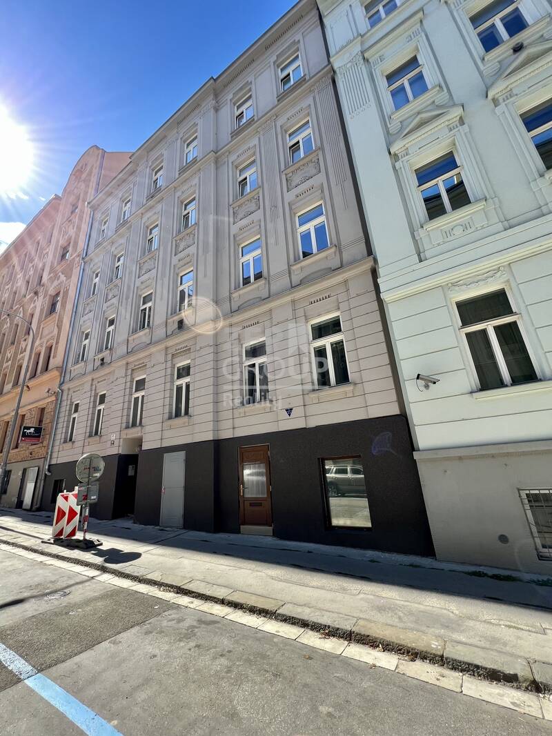 Prodej krásného bytu 4+1 o rozloze 113 m2 v centru Brna se sklepem, zahrádkou, ulice Skřivanova
