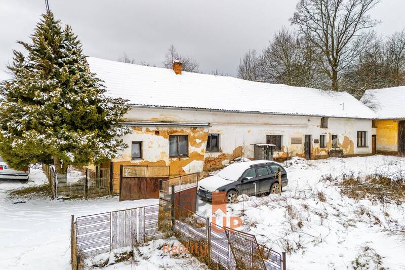 Prodej rodinného domu k rekonstrukci 174 m² – Honezovice, okres Plzeň-jih