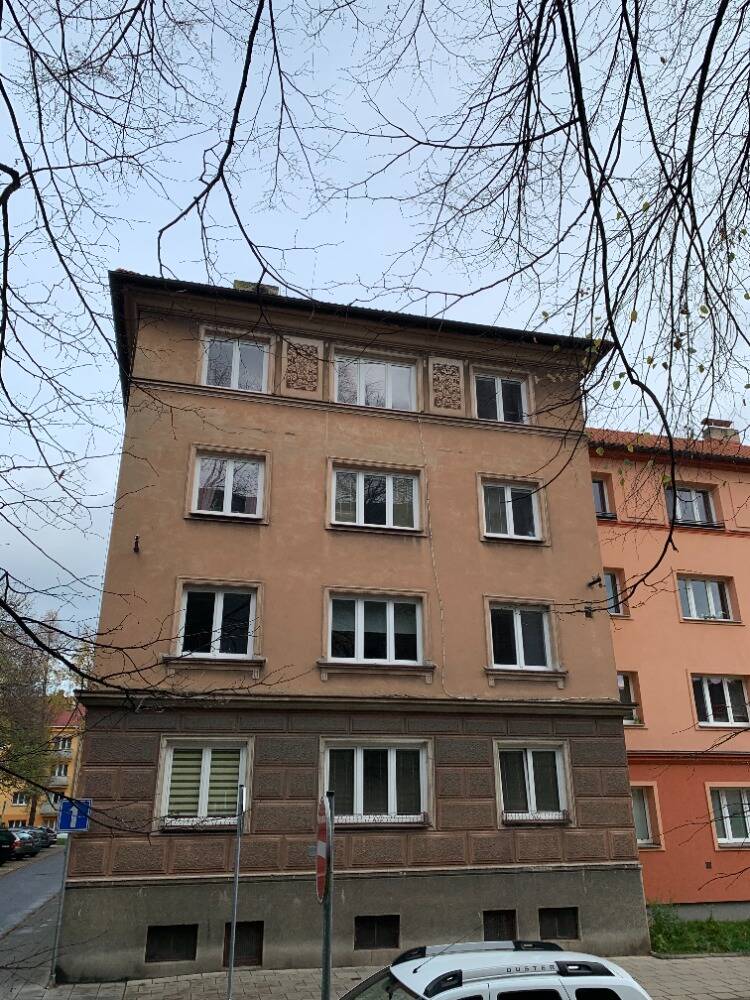 Prodej prostorného bytu 3+1 o rozloze 75 m2 se sklepem, ulice nám. Svaté Hedviky, Opava - Předměstí