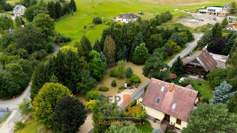 Prodej stavebního pozemku 1 555 m², Frýdlant