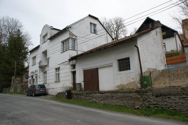 Prodej RD o dispozici 5+1 o rozloze 250 m2 se zahradou a nebytovým prostorem, obec Kroučová