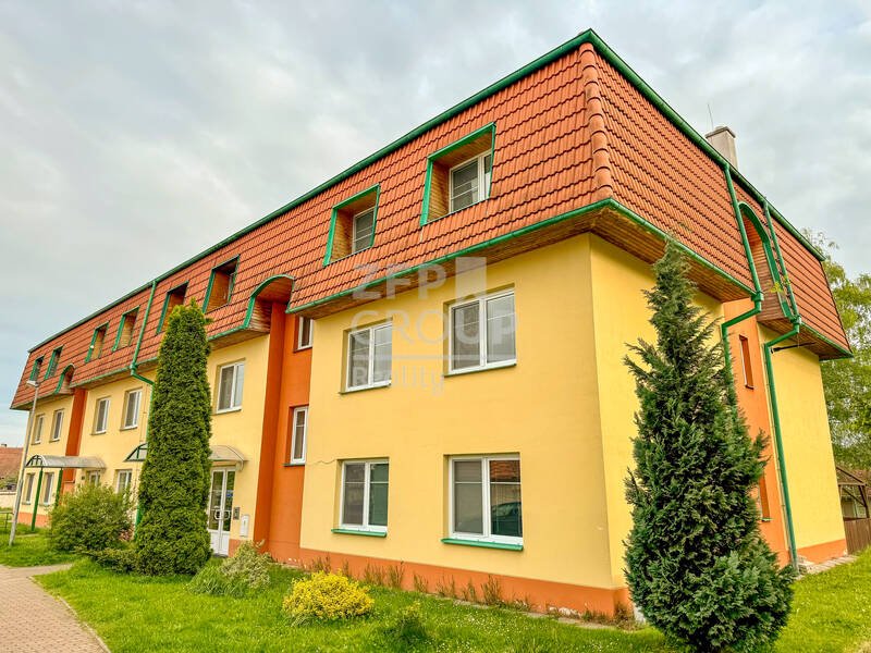 Prodej zrekonstruovaného bytu 3+1 o rozloze 94 m2 s terasou, ulice Úzká, Vracov