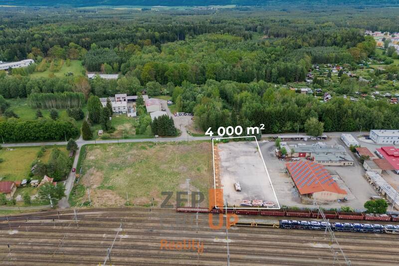 Prodej komerčního pozemku 4 000 m² se stavebním povolením pro výrobní / skladovou halu