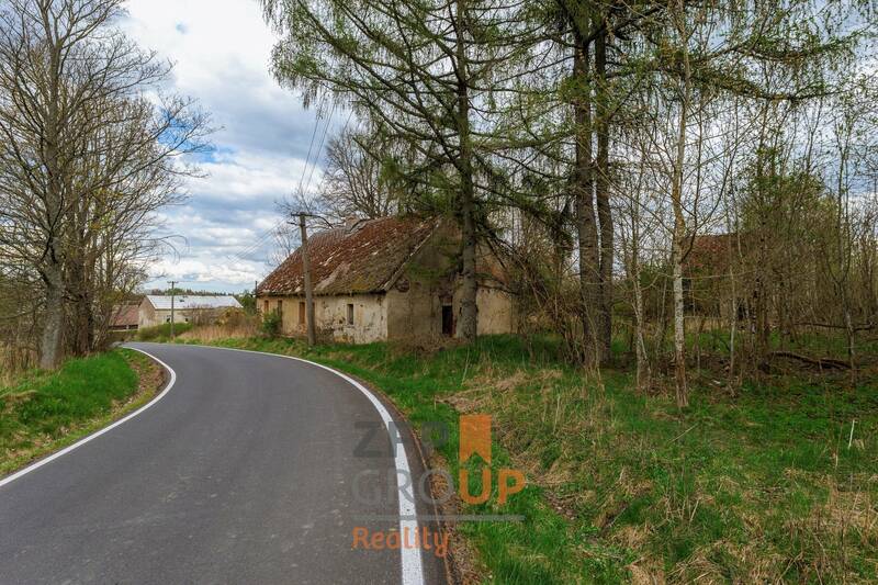 Prodej pozemku 5511 m2 s budovou 176 m2 - Nová Ves - Louka
