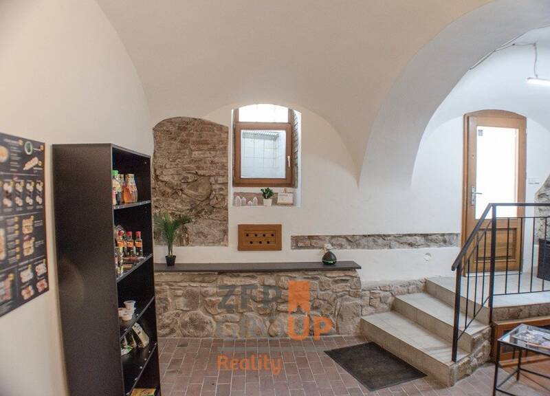 Pronájem obchodních prostor o rozloze 50 m2 - Moravské Budějovice