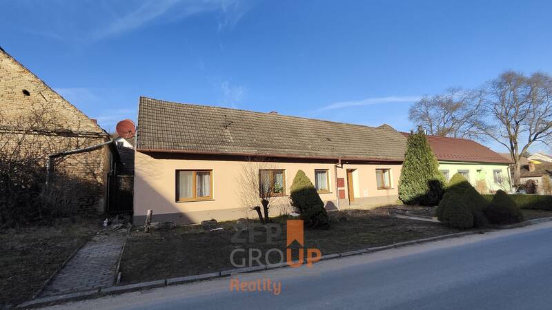 Prodej rodinného domu 5+1 s bazénem a zahradou (investičním pozemkem) v Kloboukách u Brna