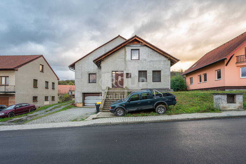Prodej prostorného RD 4+kk o rozloze 320 m2 s pozemkem 1 062 m2, obec Jabloňany, okres Blansko