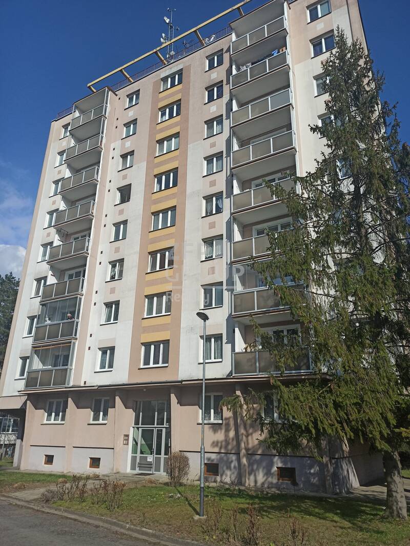 Prodej prostorného bytu 3+1 o rozloze 64 m2 s balkonem, sklepem, ulice Karafiátova, Olomouc - Neředín