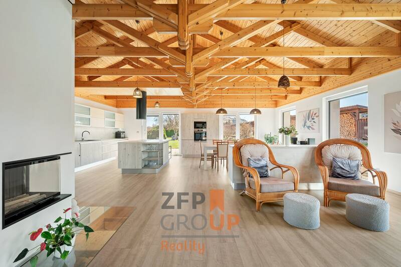 Luxusní vila po kompletní přestavbě o rozloze 450 m² s absolutním soukromím a technologiemi budoucnosti, Rozstání