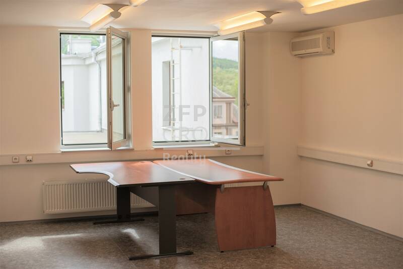 Pronájem kanceláře o rozloze 36 m2 v komerční budově Patium, ulice Žitavského, Praha - Zbraslav