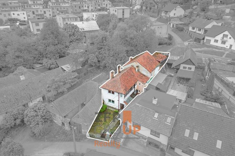 Řadový rodinný dům 5+1 k rekonstrukci, ulice Šraňky, Velké Opatovice