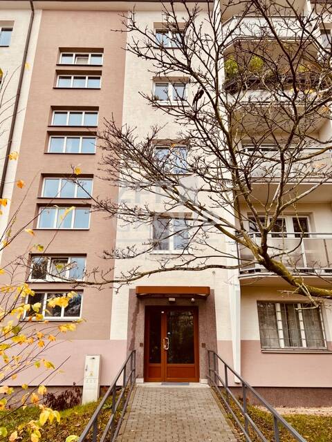 Prodej prostorného bytu 3+1 o rozloze 73 m2 s balkonem, sklepem, ulice Dělnická, Olomouc - Neředín