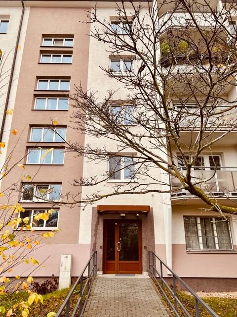 Prodej prostorného bytu 3+1 o rozloze 73 m2 s balkonem, sklepem, ulice Dělnická, Olomouc - Neředín