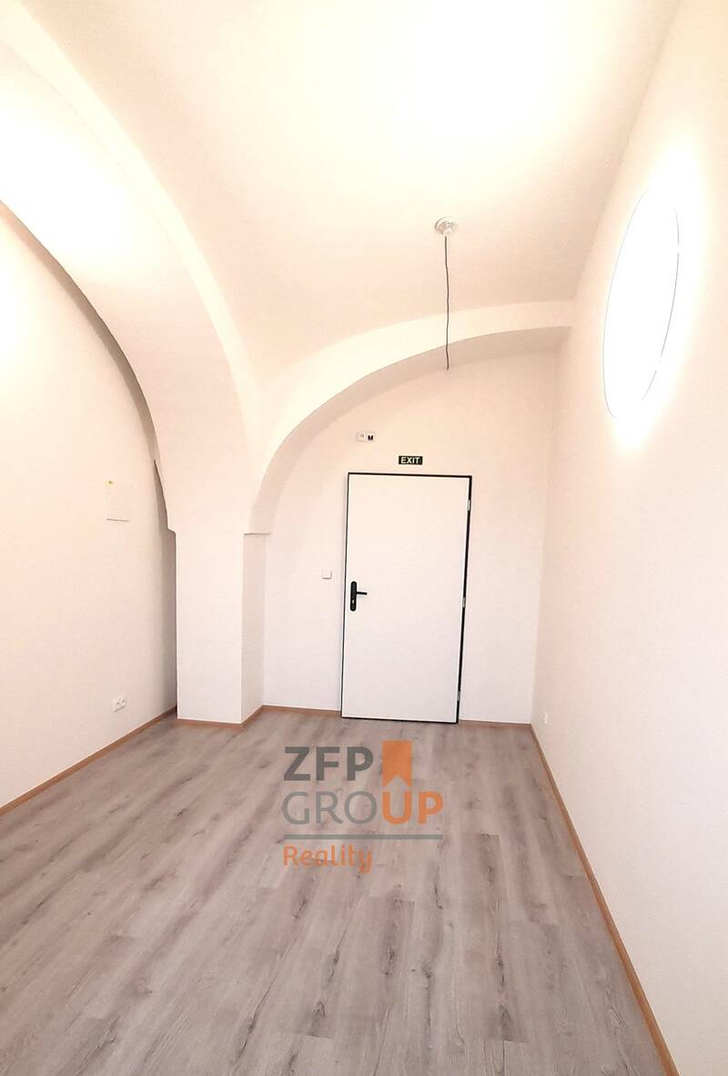 Pronájem kanceláře o rozloze 13,8 m2 , ulice K Radotínu , Praha - Zbraslav