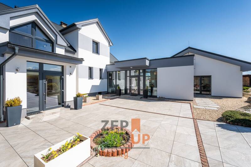 Luxusní vila po kompletní přestavbě o rozloze 450 m² s absolutním soukromím a technologiemi budoucnosti, Rozstání