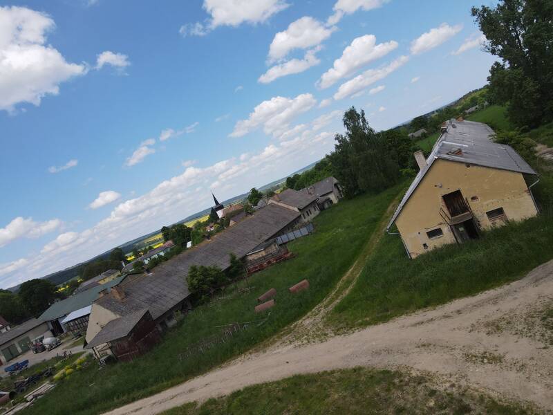Prodej zemědělského objektu v Obci Banín (Svitavy) zastavěná plocha 1575 m2 + přilehlé pozemky 4278  m2 (prodej budov i samostatně)