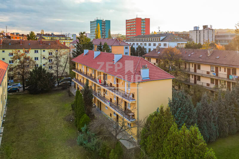 Prodej prostorného, energeticky úsporného bytu 4+1 s výhledem do zeleně, ulice Gallašova, Brno