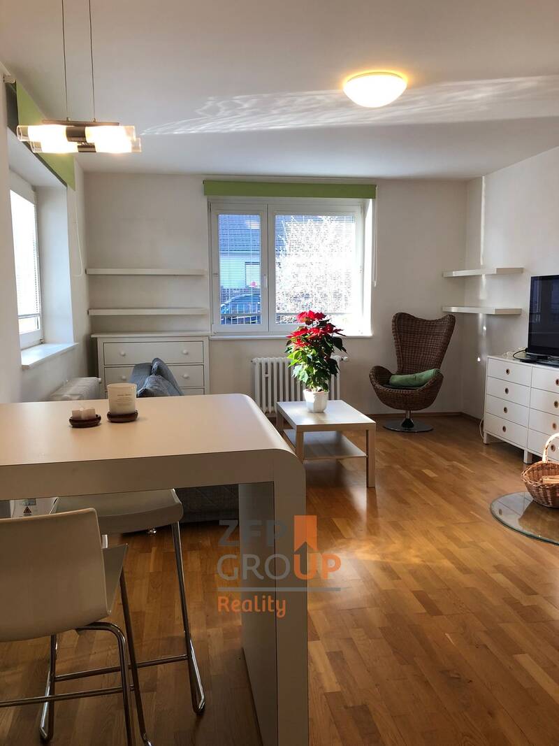 Pronájem bytu 2+kk o rozloze 50 m², ulice Zdoňovská, Praha - Horní Počernice