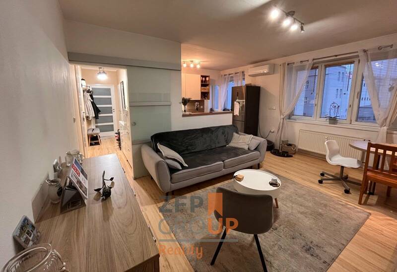 Pronájem moderního plně vybaveného bytu 2+1 56 m², vč. parkování, Znojmo