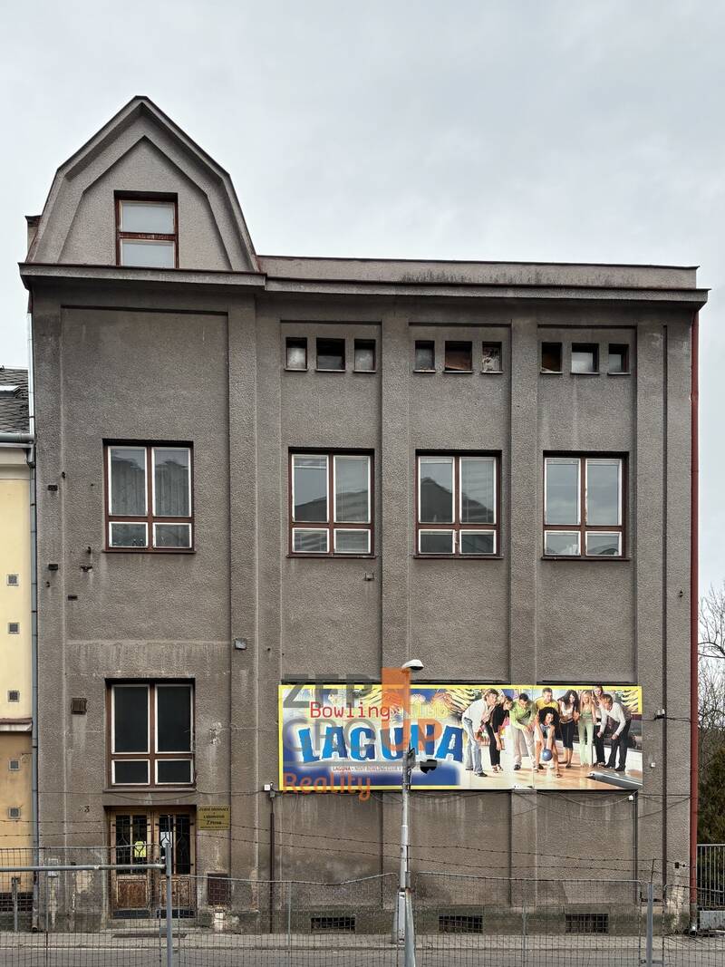 Prodej bytového domu s podnikatelským potenciálem o rozloze 1200 m2, ulice Jugoslávská, Náchod