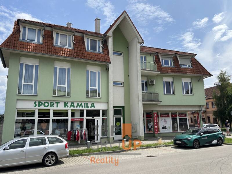 Pronájem prostorného bytu 3+kk s balkonem a parkovacím místem – ulice Husova, Břeclav
