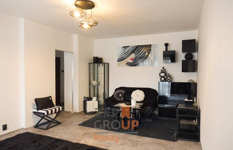 Pronájem bytu o dispozici 1+1 s rozlohou 37 m2 po rekonstrukci, balkon, klidná lokalita !! možnost pronájmu dvojgaráže !!, Višňová, Praha 4 - Krč