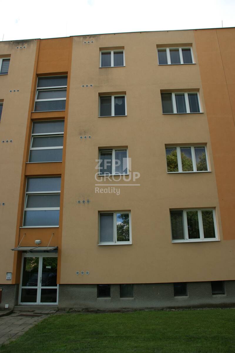Prodej bytu 3+1 o rozloze 69 s balkonem, sklepem, ulice Sídliště, Hrochův Týnec