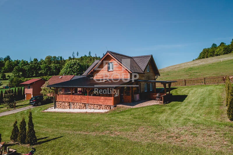Prodej krásného RD o rozloze 190 m2 s pozemkem 1 330 m2, obec Čaková, okres Bruntál