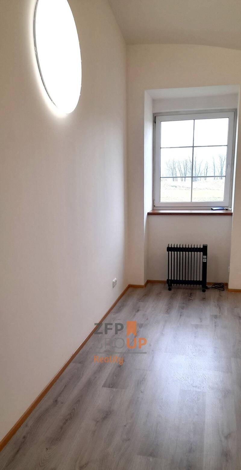 Pronájem kanceláře o rozloze 13,8 m2 , ulice K Radotínu , Praha - Zbraslav