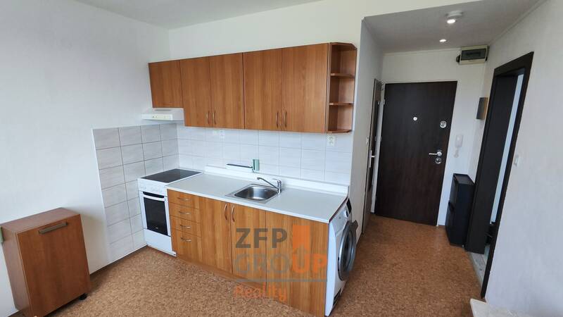 Pronájem bytu 1+1 o rozloze 32 m2 + balkon + Garáž, ulice Za školou, Brno-Komárov
