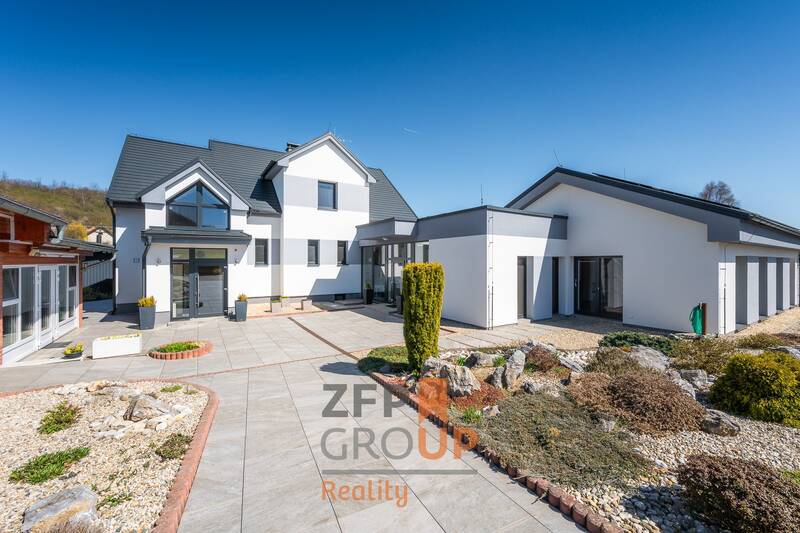 Luxusní vila po kompletní přestavbě o rozloze 450 m² s absolutním soukromím a technologiemi budoucnosti, Rozstání